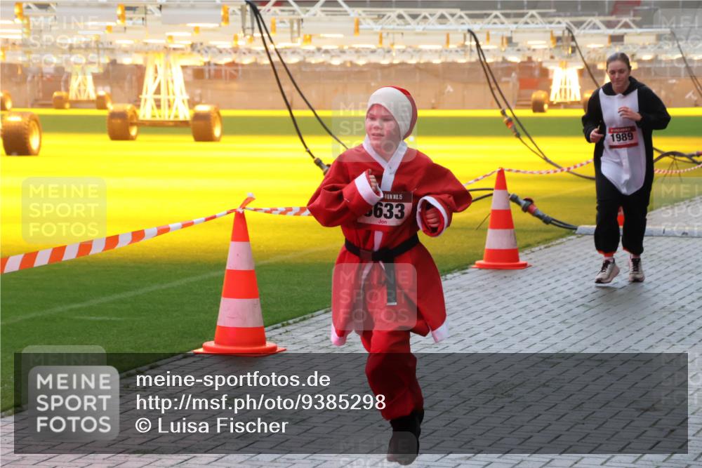 07.12.2025 - St. Pauli X-Mass-Run No. 15 Luisa Fischer http://msf.ph/oto/9385298 07.12.2025 10:17:10 Ziel 15, 633, 1989, 1328, 1620, 1762, 1989, 1997, 2185, 2266, 2694, 2743, 3633, 4356, 4359, 4362, 4363, 4510, 4769 meine-sportfotos.de