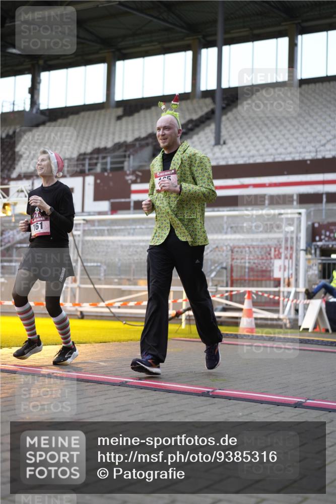 07.12.2025 - St. Pauli X-Mass-Run No. 15 Patografie http://msf.ph/oto/9385316 07.12.2025 10:29:01 Ziel 161, 165, 1308, 1330, 2874, 3299, 3669, 3938, 3942, 4073, 4265, 4291 meine-sportfotos.de