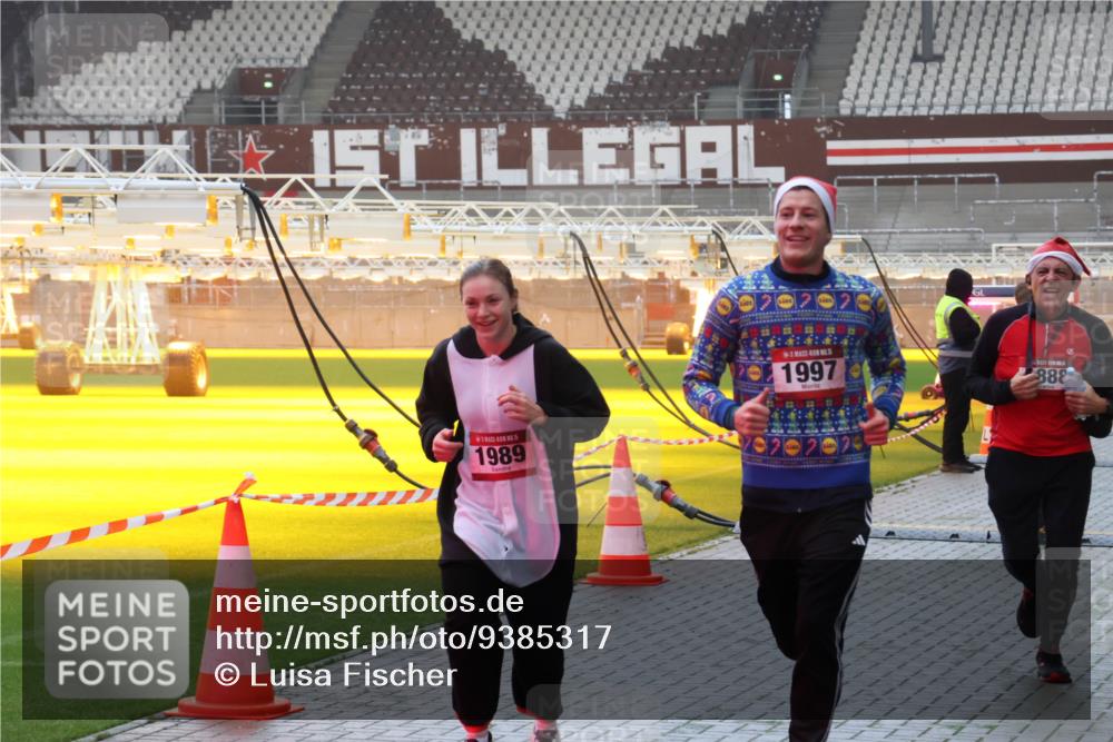 07.12.2025 - St. Pauli X-Mass-Run No. 15 Luisa Fischer http://msf.ph/oto/9385317 07.12.2025 10:17:12 Ziel 1989, 1, 1997, 888, 1328, 1620, 1762, 1989, 1997, 2185, 2266, 2694, 2743, 3633, 3987, 4356, 4359, 4362, 4363, 4510, 4769 meine-sportfotos.de