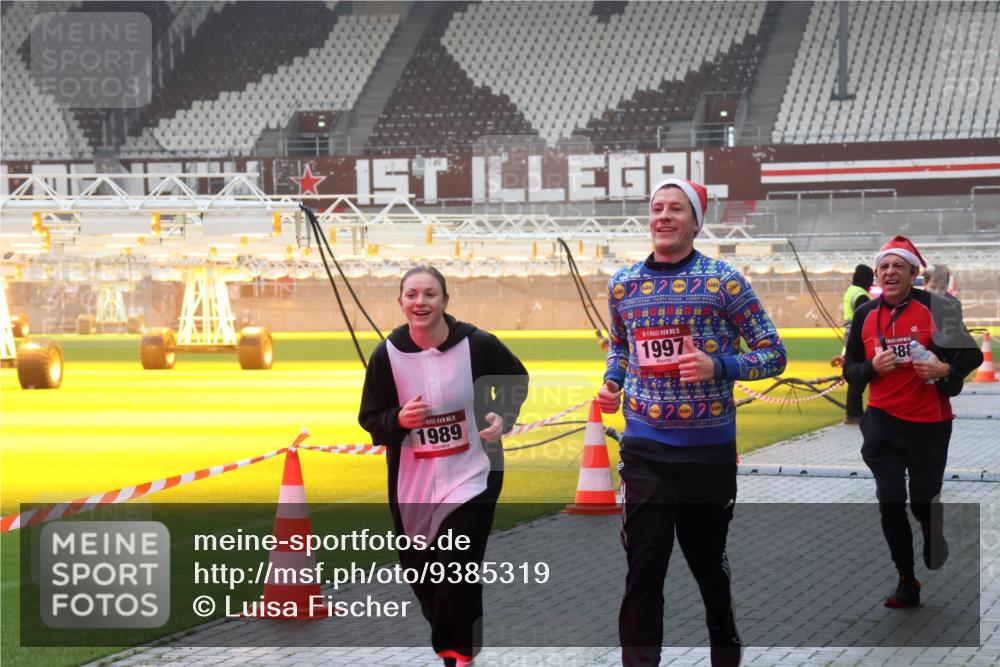 07.12.2025 - St. Pauli X-Mass-Run No. 15 Luisa Fischer http://msf.ph/oto/9385319 07.12.2025 10:17:12 Ziel 15, 1989, 15, 1997, 388, 1328, 1620, 1762, 1989, 1997, 2185, 2266, 2694, 2743, 3633, 3987, 4356, 4359, 4362, 4363, 4510, 4769 meine-sportfotos.de