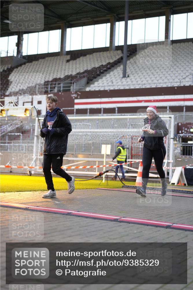 07.12.2025 - St. Pauli X-Mass-Run No. 15 Patografie http://msf.ph/oto/9385329 07.12.2025 10:29:04 Ziel 161, 165, 1308, 1330, 2874, 3299, 3669, 3938, 3942, 4073 meine-sportfotos.de
