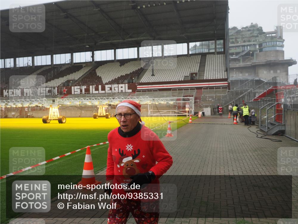 07.12.2025 - St. Pauli X-Mass-Run No. 15 Fabian Wolf http://msf.ph/oto/9385331 07.12.2025 10:13:24 Ziel 1044, 1062, 1126, 1220, 3589, 4081, 4082, 4083, 4664 meine-sportfotos.de