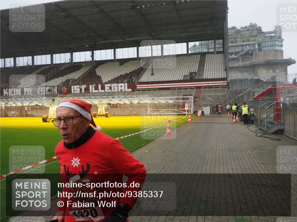 07.12.2025 - St. Pauli X-Mass-Run No. 15 Fabian Wolf http://msf.ph/oto/9385337 07.12.2025 10:13:25 Ziel 1044, 1062, 1126, 1220, 4081, 4082, 4083, 4664 meine-sportfotos.de