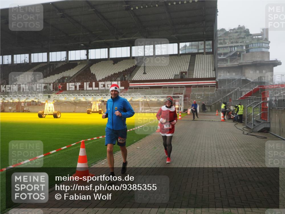 07.12.2025 - St. Pauli X-Mass-Run No. 15 Fabian Wolf http://msf.ph/oto/9385355 07.12.2025 10:13:37 Ziel 88, 970, 1699, 2905 meine-sportfotos.de