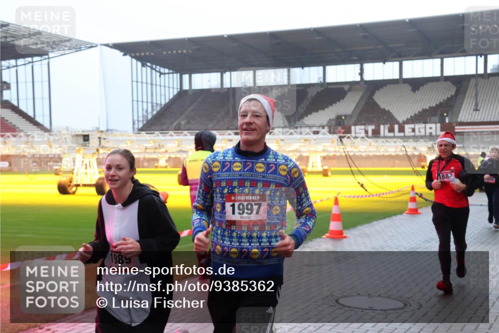 07.12.2025 - St. Pauli X-Mass-Run No. 15 Luisa Fischer http://msf.ph/oto/9385362 07.12.2025 10:17:14 Ziel 2401, 15, 1997, 2101, 1989, 4, 2, 1401, 188, 1620, 1762, 1989, 1997, 2185, 2266, 2694, 3229, 3633, 3987, 4356, 4359, 4362, 4363, 4510, 4769 meine-sportfotos.de