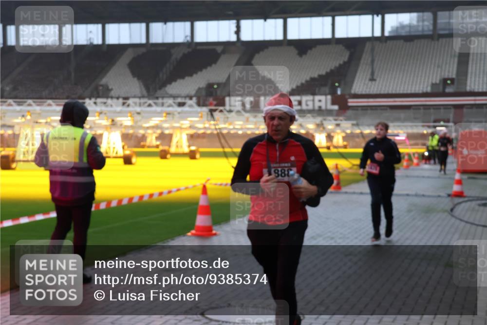 07.12.2025 - St. Pauli X-Mass-Run No. 15 Luisa Fischer http://msf.ph/oto/9385374 07.12.2025 10:17:15 Ziel 98, 1620, 1762, 1989, 1997, 2185, 2266, 2694, 3229, 3633, 3987, 4356, 4359, 4362, 4363, 4510, 4769 meine-sportfotos.de