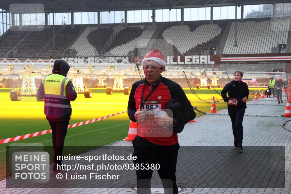 07.12.2025 - St. Pauli X-Mass-Run No. 15 Luisa Fischer http://msf.ph/oto/9385380 07.12.2025 10:17:15 Ziel 15, 1188, 20, 1620, 1762, 1989, 1997, 2185, 2266, 2694, 3229, 3633, 3987, 4356, 4359, 4362, 4363, 4510, 4769 meine-sportfotos.de