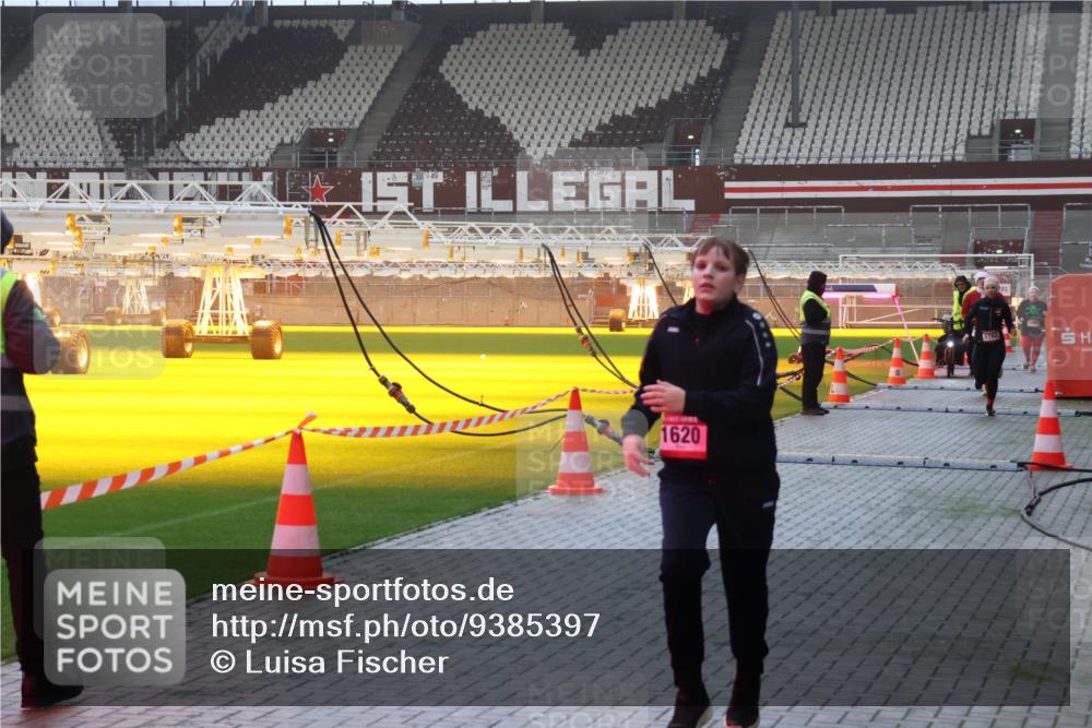 07.12.2025 - St. Pauli X-Mass-Run No. 15 Luisa Fischer http://msf.ph/oto/9385397 07.12.2025 10:17:16 Ziel 1620, 1762, 1620, 1762, 1989, 1997, 2185, 2266, 2694, 3229, 3633, 3987, 4356, 4359, 4362, 4363, 4510, 4769 meine-sportfotos.de