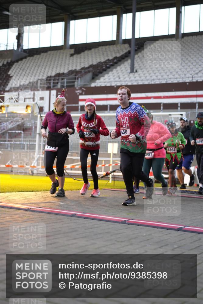 07.12.2025 - St. Pauli X-Mass-Run No. 15 Patografie http://msf.ph/oto/9385398 07.12.2025 10:29:21 Ziel 450, 458, 1039, 1373, 1548, 1550, 1677, 1842, 2001, 3080, 3115, 3470, 4007, 4009, 4264, 4266, 4293, 4296, 4440, 4531, 4695 meine-sportfotos.de
