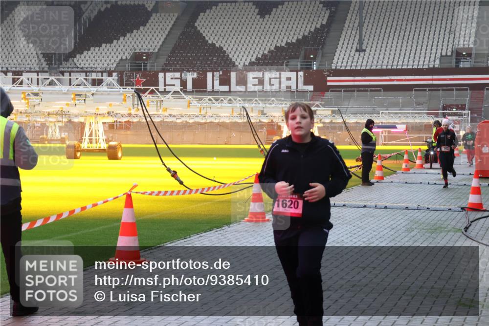 07.12.2025 - St. Pauli X-Mass-Run No. 15 Luisa Fischer http://msf.ph/oto/9385410 07.12.2025 10:17:17 Ziel 1620, 1762, 1620, 1762, 1989, 1997, 2185, 2266, 2694, 3229, 3633, 3987, 4356, 4359, 4362, 4363, 4510, 4769 meine-sportfotos.de