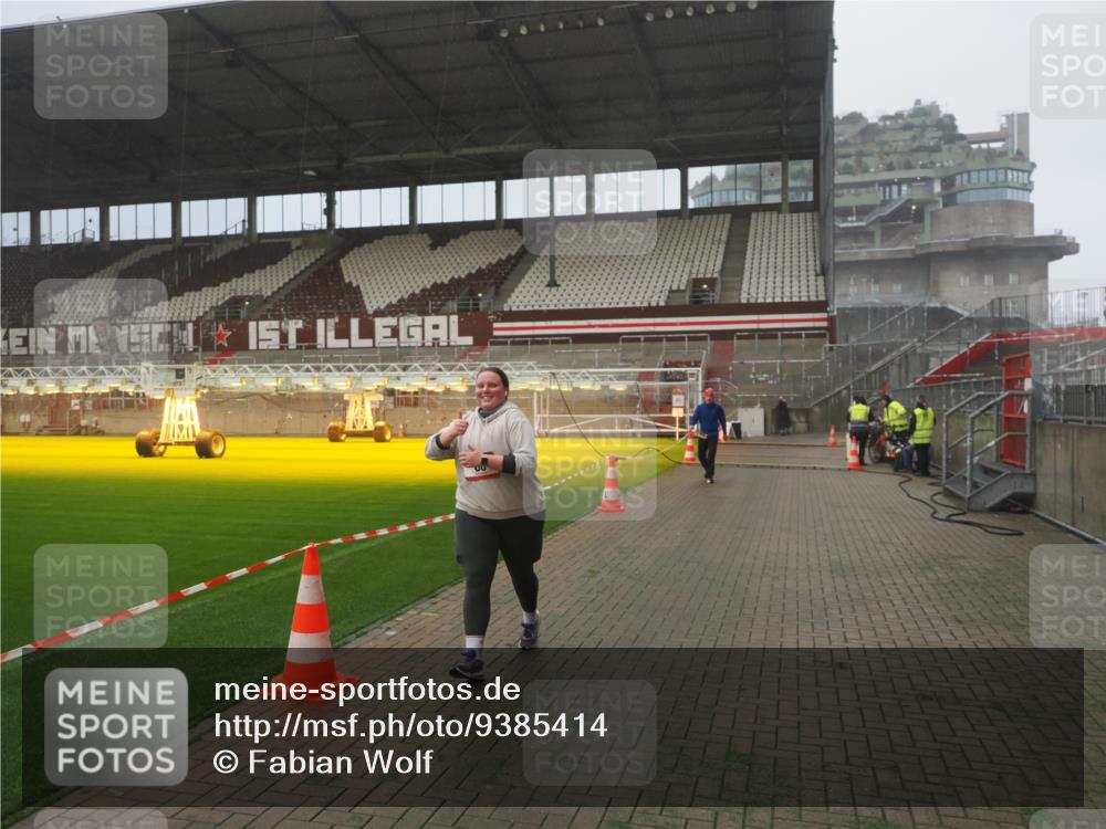 07.12.2025 - St. Pauli X-Mass-Run No. 15 Fabian Wolf http://msf.ph/oto/9385414 07.12.2025 10:13:39 Ziel 88, 970, 1699, 2905 meine-sportfotos.de