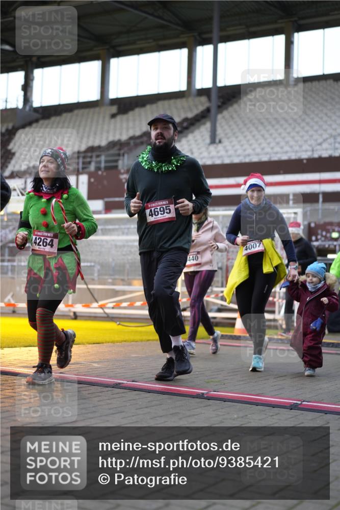 07.12.2025 - St. Pauli X-Mass-Run No. 15 Patografie http://msf.ph/oto/9385421 07.12.2025 10:29:23 Ziel 450, 458, 1039, 1373, 1548, 1550, 1677, 1842, 2001, 3080, 3115, 3470, 4007, 4009, 4264, 4266, 4293, 4296, 4440, 4531, 4695 meine-sportfotos.de