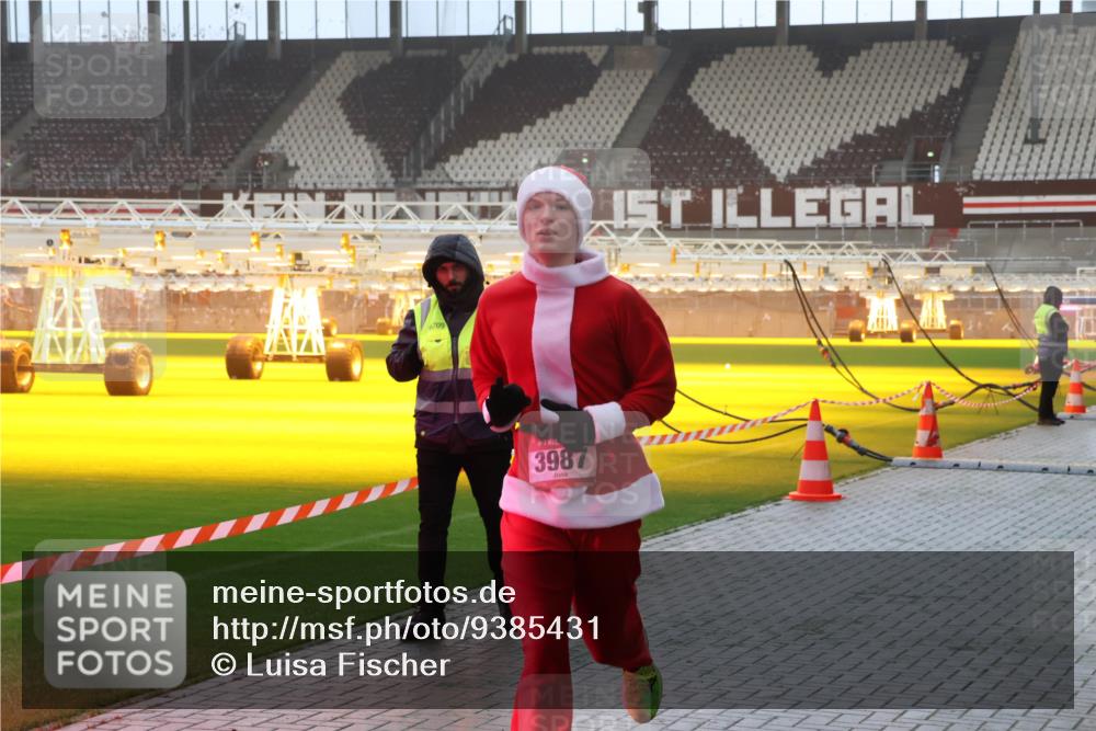 07.12.2025 - St. Pauli X-Mass-Run No. 15 Luisa Fischer http://msf.ph/oto/9385431 07.12.2025 10:17:27 Ziel 6709, 3987, 257, 268, 1620, 1762, 1989, 1997, 2185, 2266, 2694, 3229, 3522, 3633, 3874, 3987, 4114, 4356, 4359, 4363, 4510, 4764, 4769 meine-sportfotos.de