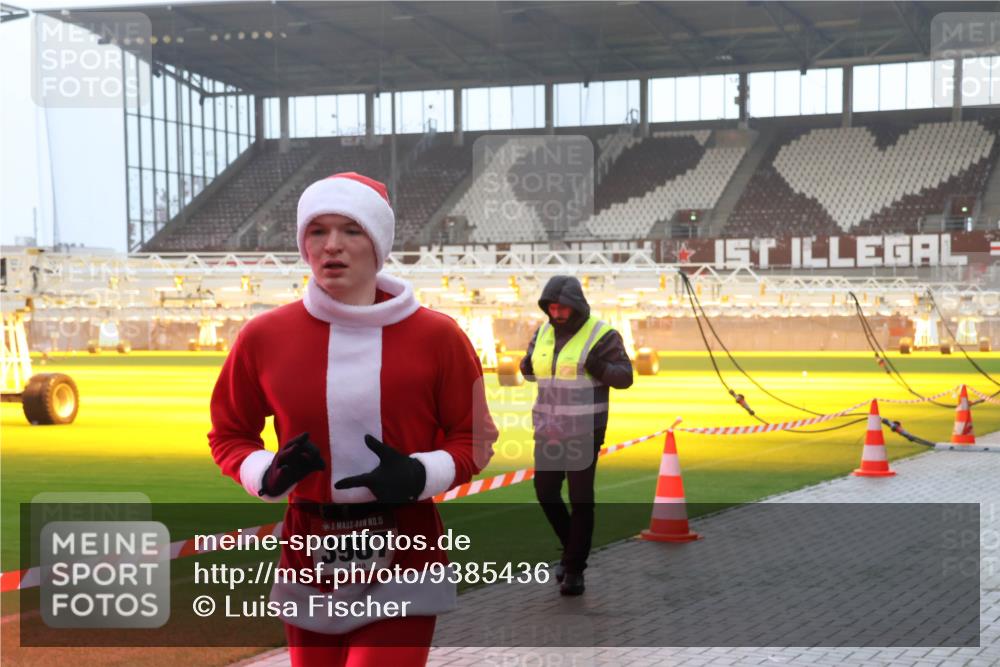 07.12.2025 - St. Pauli X-Mass-Run No. 15 Luisa Fischer http://msf.ph/oto/9385436 07.12.2025 10:17:28 Ziel 15, 3987, 257, 268, 1620, 1762, 1989, 1997, 2185, 2266, 2694, 3229, 3522, 3633, 3874, 3987, 4114, 4356, 4359, 4363, 4764, 4769 meine-sportfotos.de
