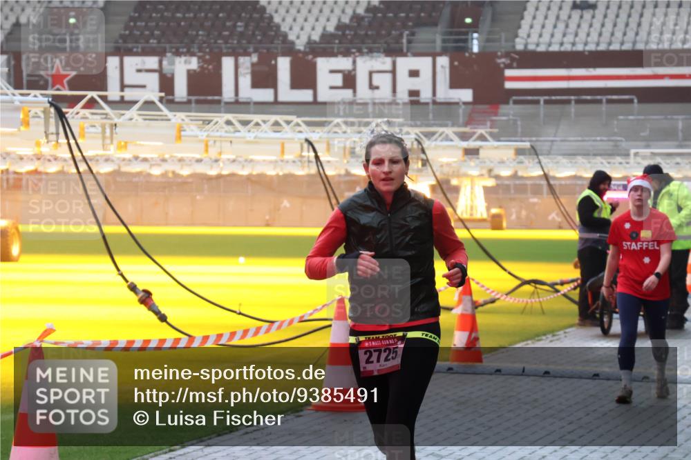 07.12.2025 - St. Pauli X-Mass-Run No. 15 Luisa Fischer http://msf.ph/oto/9385491 07.12.2025 10:17:49 Ziel 70, 15, 2725, 257, 268, 1161, 1162, 1620, 1762, 2688, 2694, 2725, 2952, 3229, 3522, 3874, 3987, 4114, 4127, 4339, 4764 meine-sportfotos.de