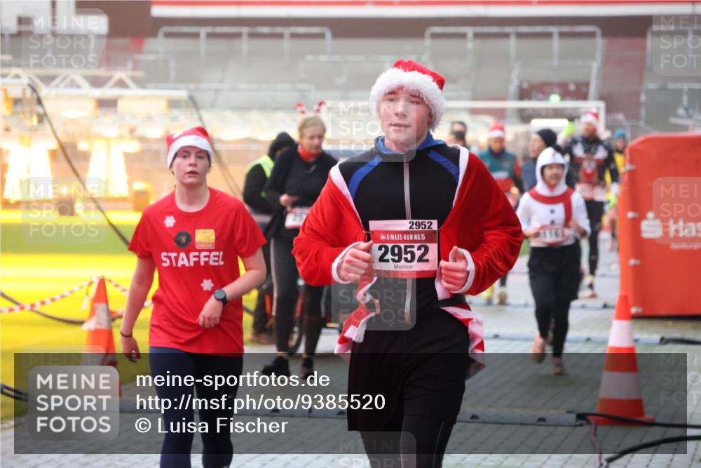 07.12.2025 - St. Pauli X-Mass-Run No. 15 Luisa Fischer http://msf.ph/oto/9385520 07.12.2025 10:17:53 Ziel 2952, 15, 2952, 1161, 257, 268, 1161, 1162, 1762, 1963, 2663, 2688, 2694, 2725, 2952, 3229, 3522, 3804, 3874, 3987, 4114, 4127, 4339, 4764 meine-sportfotos.de