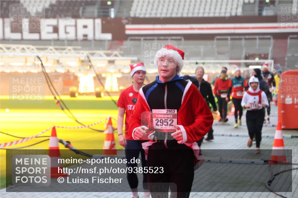 07.12.2025 - St. Pauli X-Mass-Run No. 15 Luisa Fischer http://msf.ph/oto/9385523 07.12.2025 10:17:53 Ziel 2952, 15, 2952, 257, 268, 1161, 1162, 1762, 1963, 2663, 2688, 2694, 2725, 2952, 3229, 3522, 3804, 3874, 3987, 4114, 4127, 4339, 4764 meine-sportfotos.de
