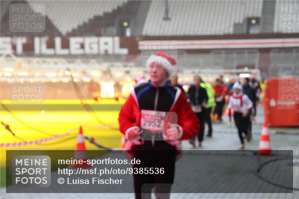 07.12.2025 - St. Pauli X-Mass-Run No. 15 Luisa Fischer http://msf.ph/oto/9385536 07.12.2025 10:17:54 Ziel 2952, 257, 268, 1161, 1162, 1762, 1963, 2663, 2688, 2725, 2952, 3229, 3522, 3804, 3874, 3987, 4114, 4127, 4339, 4764 meine-sportfotos.de