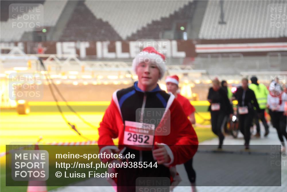07.12.2025 - St. Pauli X-Mass-Run No. 15 Luisa Fischer http://msf.ph/oto/9385544 07.12.2025 10:17:54 Ziel 2952, 2952, 257, 268, 1161, 1162, 1762, 1963, 2663, 2688, 2725, 2952, 3229, 3522, 3804, 3874, 3987, 4114, 4127, 4339, 4764 meine-sportfotos.de