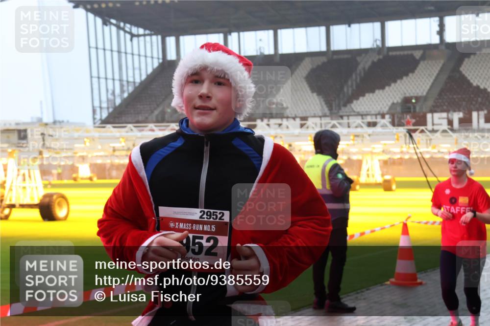 07.12.2025 - St. Pauli X-Mass-Run No. 15 Luisa Fischer http://msf.ph/oto/9385559 07.12.2025 10:17:56 Ziel 2952, 15, 152, 257, 268, 1161, 1162, 1762, 1963, 2663, 2688, 2725, 2952, 3229, 3522, 3804, 3874, 3987, 4114, 4127, 4339, 4764 meine-sportfotos.de
