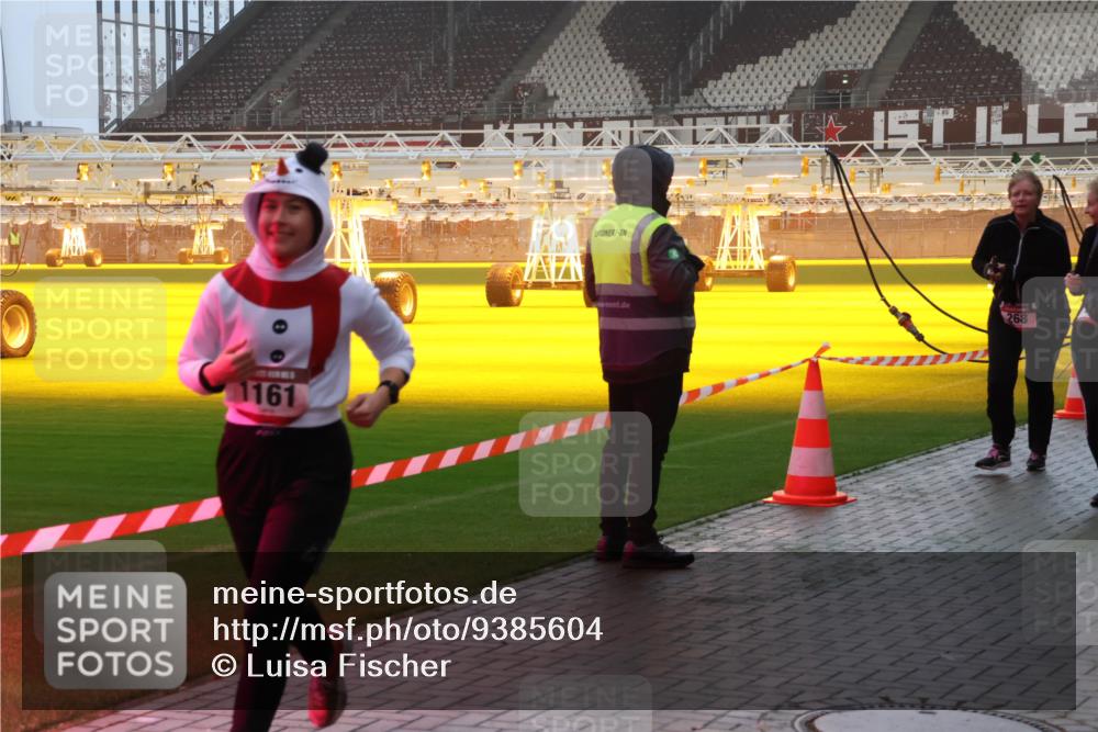 07.12.2025 - St. Pauli X-Mass-Run No. 15 Luisa Fischer http://msf.ph/oto/9385604 07.12.2025 10:18:00 Ziel 1161, 268, 257, 268, 1161, 1162, 1963, 2663, 2688, 2725, 2952, 3229, 3522, 3804, 3874, 3987, 4114, 4127, 4227, 4339, 4764 meine-sportfotos.de