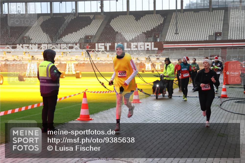 07.12.2025 - St. Pauli X-Mass-Run No. 15 Luisa Fischer http://msf.ph/oto/9385638 07.12.2025 10:18:06 Ziel 4227, 1556, 2688, 1963, 257, 268, 1161, 1162, 1963, 2663, 2688, 2725, 2952, 3522, 3804, 3874, 4114, 4127, 4227, 4339, 4764 meine-sportfotos.de
