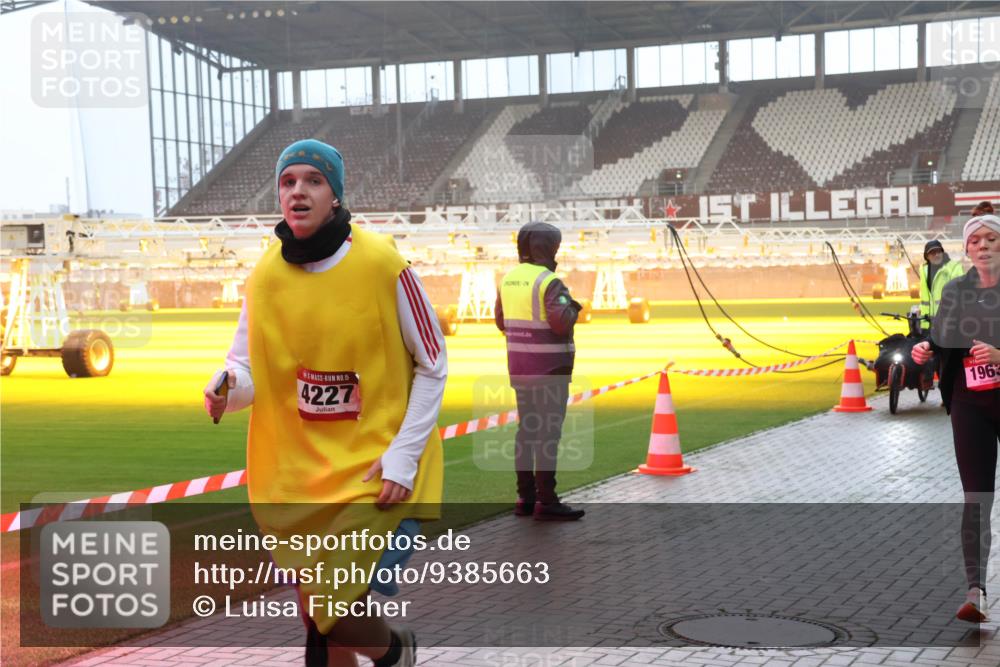 07.12.2025 - St. Pauli X-Mass-Run No. 15 Luisa Fischer http://msf.ph/oto/9385663 07.12.2025 10:18:07 Ziel 15, 4227, 196, 257, 268, 1161, 1162, 1963, 2663, 2688, 2725, 2952, 3804, 3874, 4114, 4127, 4227, 4339, 4764 meine-sportfotos.de