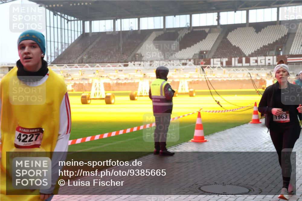 07.12.2025 - St. Pauli X-Mass-Run No. 15 Luisa Fischer http://msf.ph/oto/9385665 07.12.2025 10:18:08 Ziel 4227, 1963, 257, 268, 1161, 1162, 1963, 2663, 2688, 2725, 2952, 3804, 4114, 4127, 4227, 4339, 4764 meine-sportfotos.de