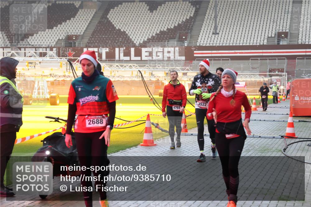 07.12.2025 - St. Pauli X-Mass-Run No. 15 Luisa Fischer http://msf.ph/oto/9385710 07.12.2025 10:18:13 Ziel 2688, 4764, 3522, 1161, 1162, 1963, 2663, 2688, 2725, 2952, 3804, 4114, 4127, 4227, 4339 meine-sportfotos.de