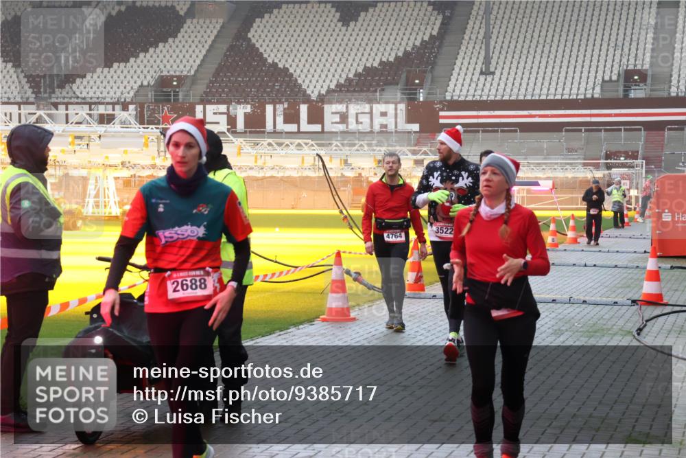 07.12.2025 - St. Pauli X-Mass-Run No. 15 Luisa Fischer http://msf.ph/oto/9385717 07.12.2025 10:18:14 Ziel 4764, 2688, 3522, 1161, 1162, 1963, 2663, 2688, 2725, 2952, 3804, 4114, 4127, 4227, 4339 meine-sportfotos.de