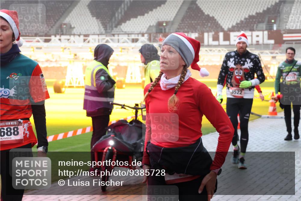 07.12.2025 - St. Pauli X-Mass-Run No. 15 Luisa Fischer http://msf.ph/oto/9385728 07.12.2025 10:18:16 Ziel 15, 688, 3522, 4339, 1161, 1162, 1963, 2663, 2688, 2725, 2952, 3804, 4127, 4227, 4339 meine-sportfotos.de