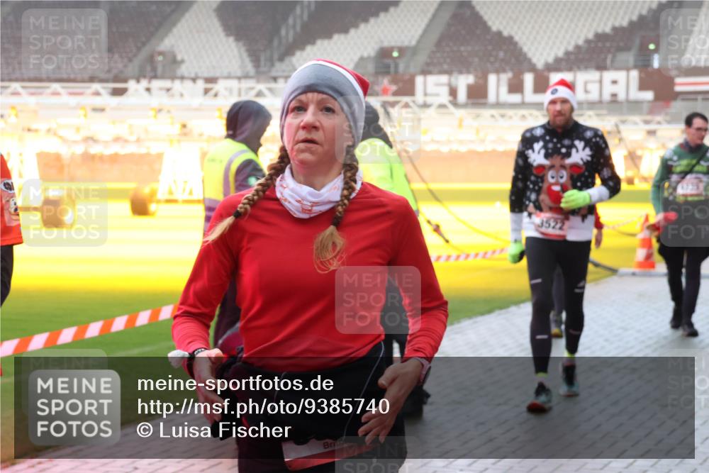07.12.2025 - St. Pauli X-Mass-Run No. 15 Luisa Fischer http://msf.ph/oto/9385740 07.12.2025 10:18:16 Ziel 3522, 4336, 1161, 1162, 1963, 2663, 2688, 2725, 2952, 3804, 4127, 4227, 4339 meine-sportfotos.de