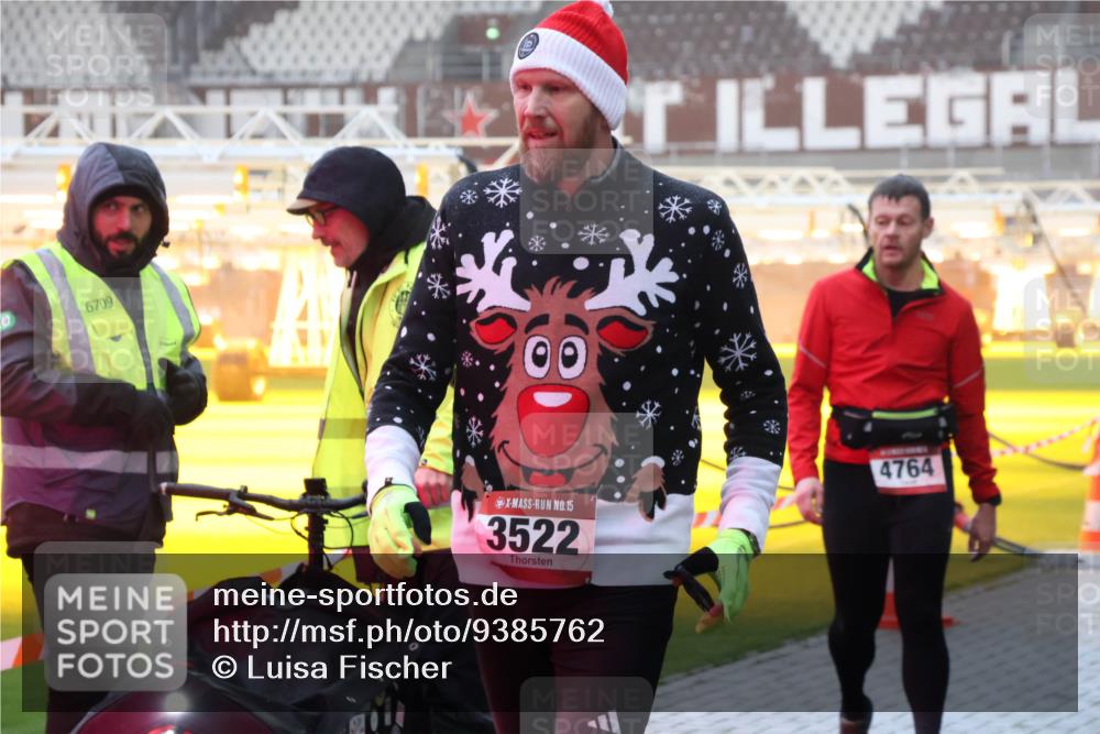 07.12.2025 - St. Pauli X-Mass-Run No. 15 Luisa Fischer http://msf.ph/oto/9385762 07.12.2025 10:18:19 Ziel 6709, 15, 3522, 4764, 1161, 1162, 1963, 2663, 2688, 2725, 2952, 3804, 4127, 4227 meine-sportfotos.de