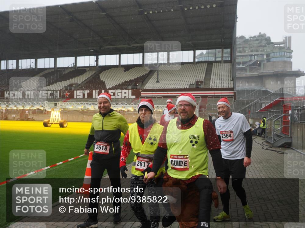 07.12.2025 - St. Pauli X-Mass-Run No. 15 Fabian Wolf http://msf.ph/oto/9385822 07.12.2025 10:14:43 Ziel 2564, 2617, 2618, 2864, 3481, 3565, 4508 meine-sportfotos.de