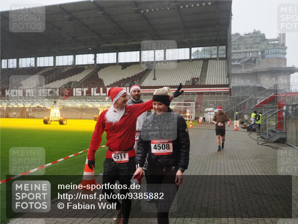 07.12.2025 - St. Pauli X-Mass-Run No. 15 Fabian Wolf http://msf.ph/oto/9385882 07.12.2025 10:14:45 Ziel 2564, 2617, 2618, 2864, 3481, 3565, 4508 meine-sportfotos.de