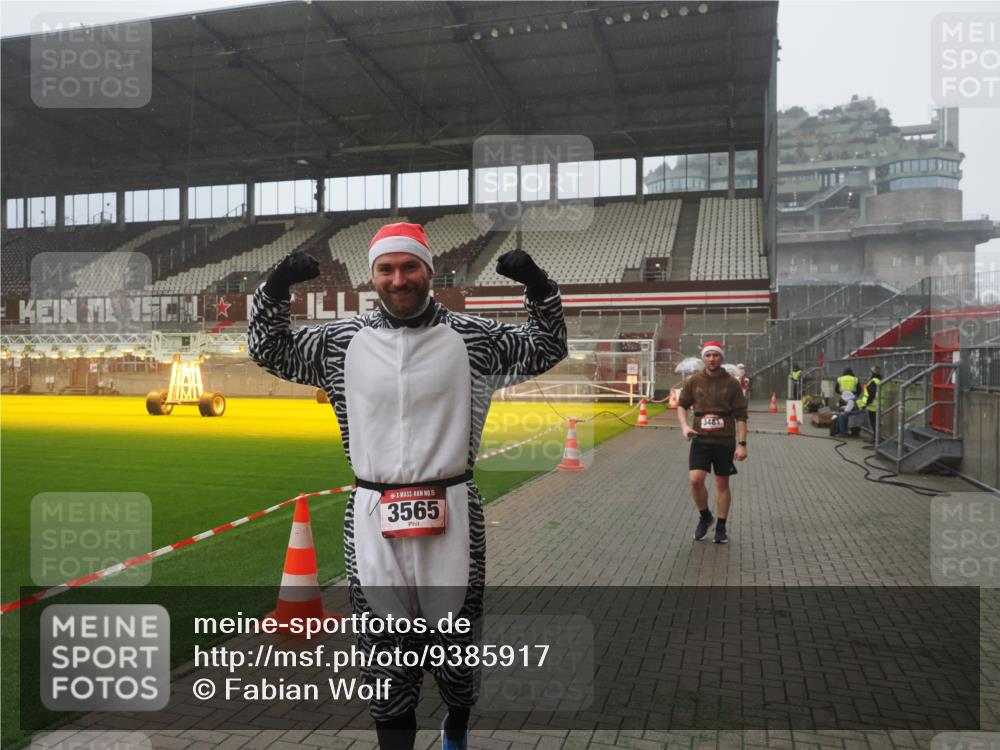 07.12.2025 - St. Pauli X-Mass-Run No. 15 Fabian Wolf http://msf.ph/oto/9385917 07.12.2025 10:14:47 Ziel 1867, 1873, 2864, 3481, 3565, 4508 meine-sportfotos.de