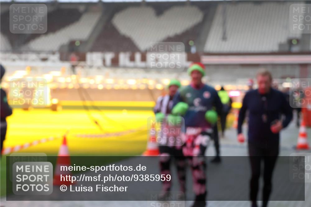 07.12.2025 - St. Pauli X-Mass-Run No. 15 Luisa Fischer http://msf.ph/oto/9385959 07.12.2025 10:19:07 Ziel 243, 264, 269, 721, 1034, 1607, 1671, 2049, 2152, 2631, 2925, 3520, 3606, 3608, 3862, 4331, 4521, 4522, 4524, 4540, 4547 meine-sportfotos.de