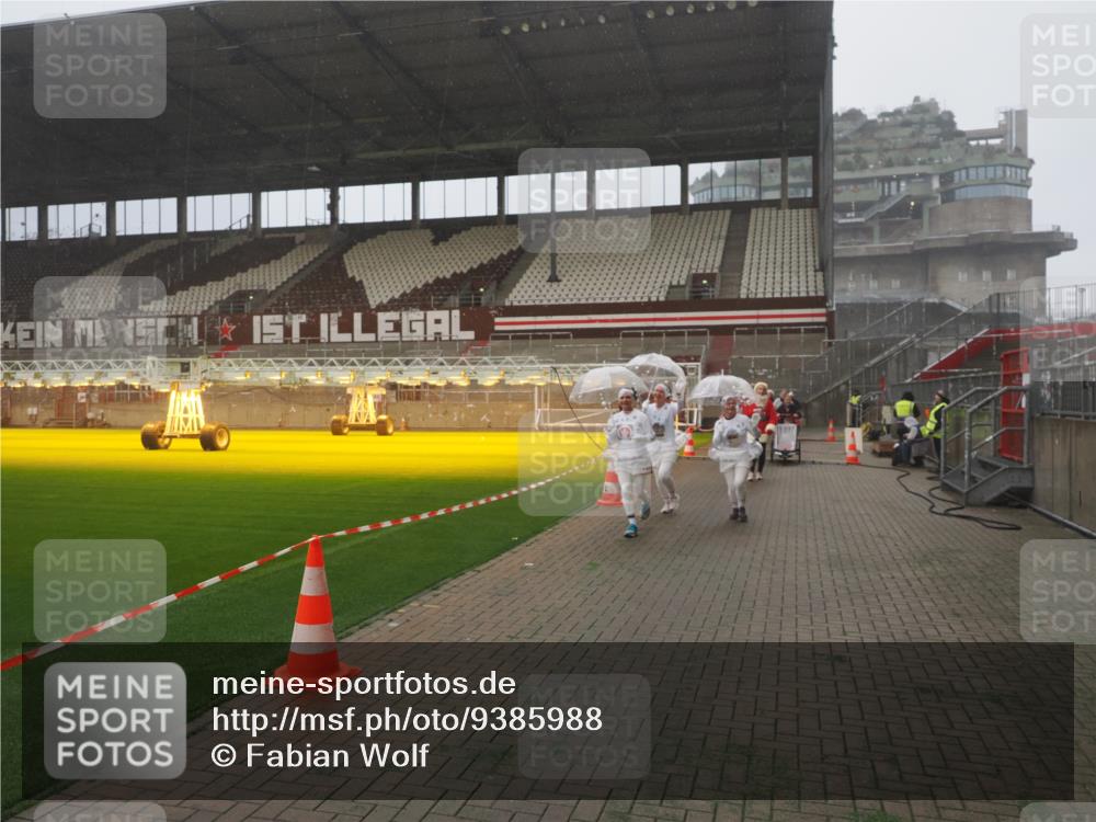 07.12.2025 - St. Pauli X-Mass-Run No. 15 Fabian Wolf http://msf.ph/oto/9385988 07.12.2025 10:14:54 Ziel 762, 1363, 1867, 1869, 1873, 3481, 4001, 4004 meine-sportfotos.de