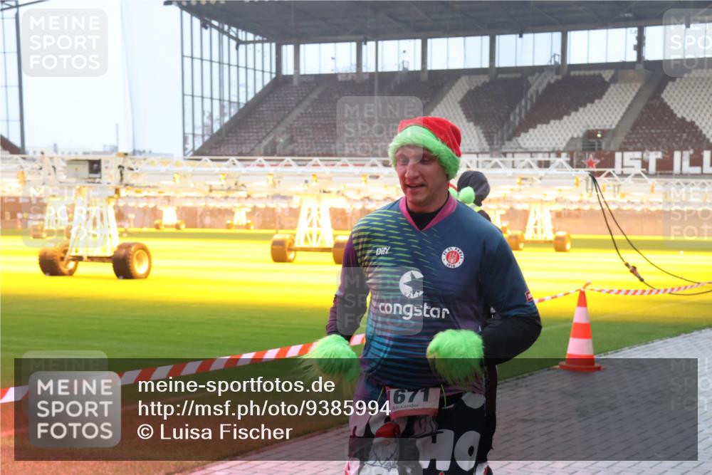 07.12.2025 - St. Pauli X-Mass-Run No. 15 Luisa Fischer http://msf.ph/oto/9385994 07.12.2025 10:19:09 Ziel 1910, 671, 243, 264, 269, 721, 1034, 1607, 1671, 2049, 2152, 2631, 2925, 3520, 3606, 3608, 3862, 3975, 3976, 4331, 4498, 4521, 4522, 4524, 4540, 4547 meine-sportfotos.de