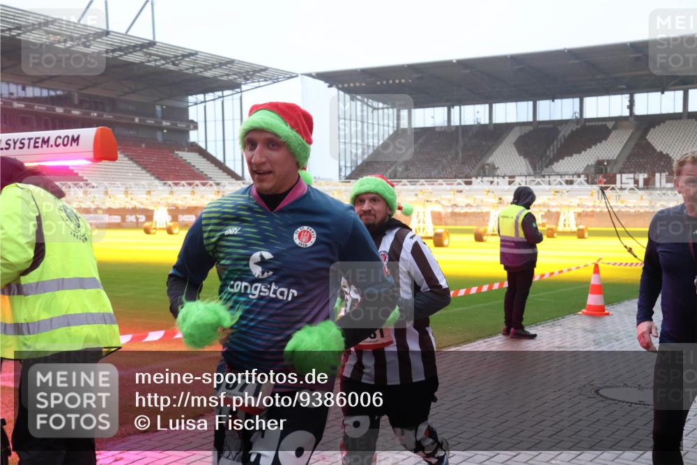 07.12.2025 - St. Pauli X-Mass-Run No. 15 Luisa Fischer http://msf.ph/oto/9386006 07.12.2025 10:19:10 Ziel 34, 671, 243, 264, 269, 721, 1034, 1607, 1671, 2049, 2152, 2631, 2925, 3455, 3520, 3606, 3608, 3862, 3975, 3976, 4330, 4331, 4498, 4521, 4522, 4524, 4540, 4547 meine-sportfotos.de