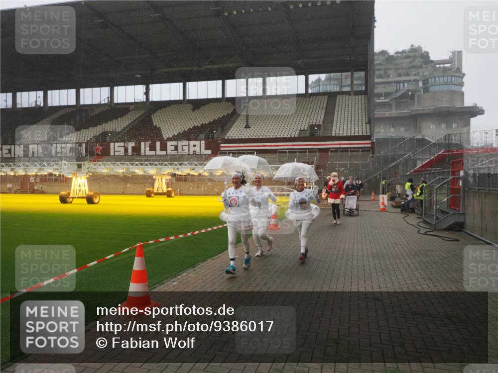 07.12.2025 - St. Pauli X-Mass-Run No. 15 Fabian Wolf http://msf.ph/oto/9386017 07.12.2025 10:14:56 Ziel 762, 1363, 1867, 1869, 1873, 2883, 2891, 3481, 4001, 4004 meine-sportfotos.de