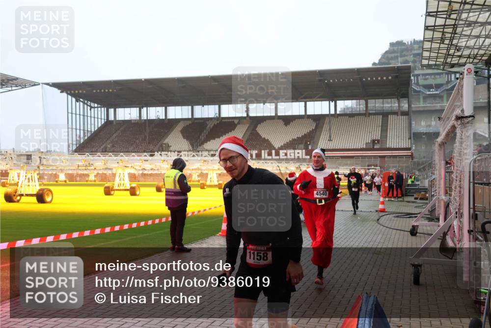 07.12.2025 - St. Pauli X-Mass-Run No. 15 Luisa Fischer http://msf.ph/oto/9386019 07.12.2025 10:19:13 Ziel 15, 1158, 4540, 243, 264, 269, 721, 1034, 1607, 1671, 2049, 2152, 2631, 2925, 3455, 3520, 3608, 3724, 3862, 3975, 3976, 4330, 4331, 4436, 4437, 4438, 4473, 4475, 4498, 4521, 4522, 4524, 4540, 4547 meine-sportfotos.de