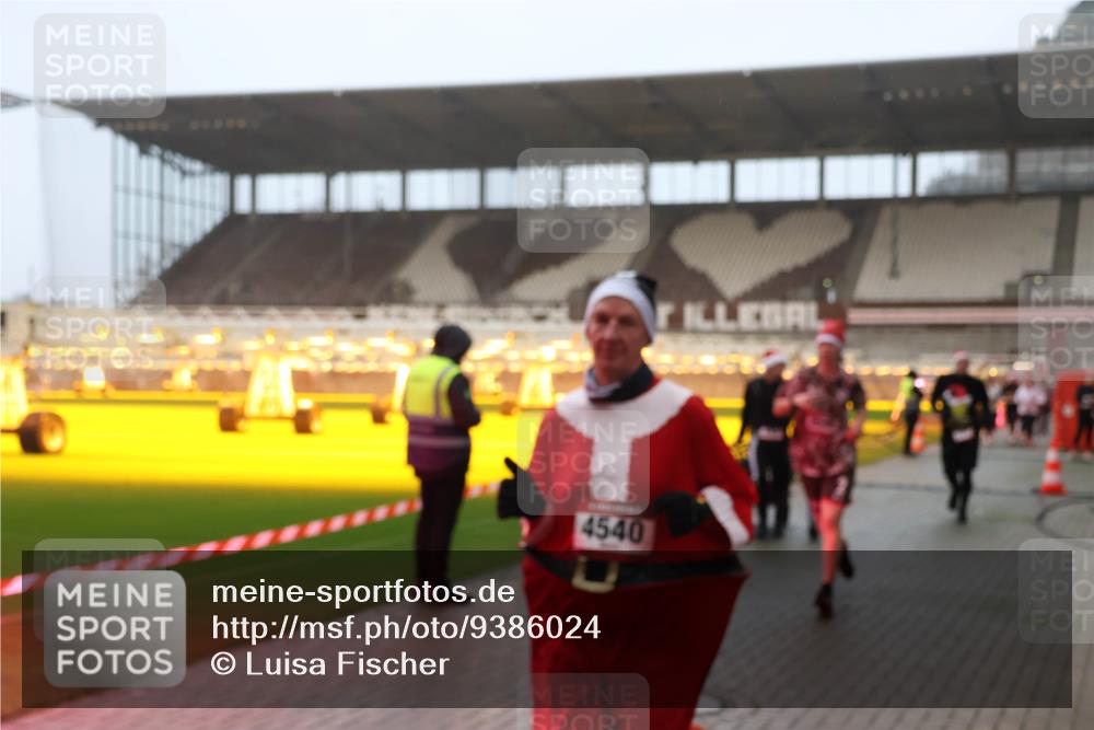 07.12.2025 - St. Pauli X-Mass-Run No. 15 Luisa Fischer http://msf.ph/oto/9386024 07.12.2025 10:19:14 Ziel 4540, 243, 264, 269, 721, 1034, 1607, 1671, 2049, 2152, 2631, 2925, 3455, 3520, 3724, 3862, 3975, 3976, 4330, 4331, 4436, 4437, 4438, 4473, 4475, 4498, 4521, 4522, 4524, 4540, 4547 meine-sportfotos.de