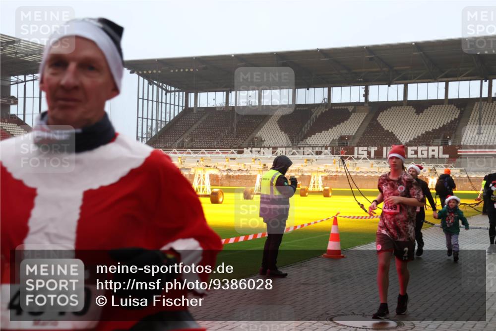 07.12.2025 - St. Pauli X-Mass-Run No. 15 Luisa Fischer http://msf.ph/oto/9386028 07.12.2025 10:19:15 Ziel 4540, 2049, 243, 264, 269, 721, 1034, 1607, 1671, 2049, 2152, 2631, 2925, 3455, 3520, 3724, 3862, 3975, 3976, 4330, 4331, 4436, 4437, 4438, 4473, 4475, 4498, 4521, 4522, 4524, 4540, 4547 meine-sportfotos.de