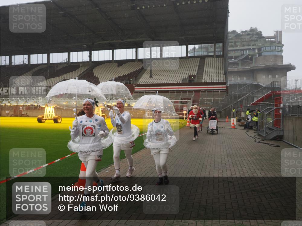 07.12.2025 - St. Pauli X-Mass-Run No. 15 Fabian Wolf http://msf.ph/oto/9386042 07.12.2025 10:14:57 Ziel 762, 1363, 1867, 1869, 1873, 2883, 2891, 3481, 4001, 4004 meine-sportfotos.de