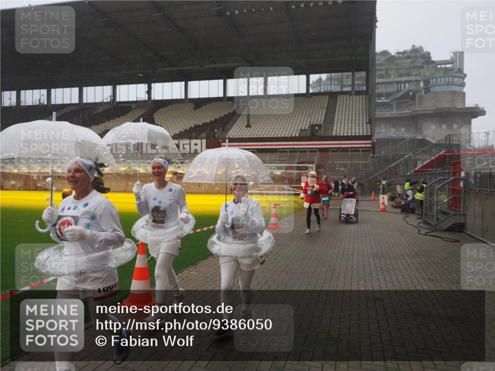 07.12.2025 - St. Pauli X-Mass-Run No. 15 Fabian Wolf http://msf.ph/oto/9386050 07.12.2025 10:14:57 Ziel 762, 1363, 1867, 1869, 1873, 2883, 2891, 3481, 4001, 4004 meine-sportfotos.de