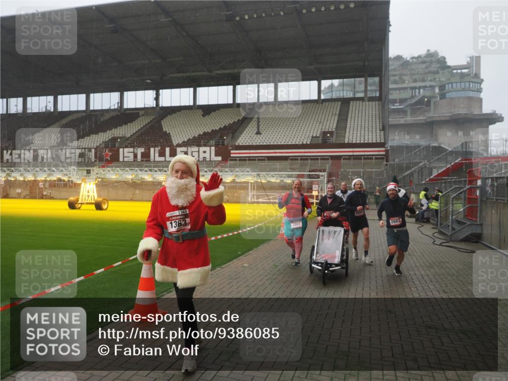 07.12.2025 - St. Pauli X-Mass-Run No. 15 Fabian Wolf http://msf.ph/oto/9386085 07.12.2025 10:15:01 Ziel 762, 1363, 1867, 1869, 1873, 2883, 2891, 3741, 4001, 4004 meine-sportfotos.de