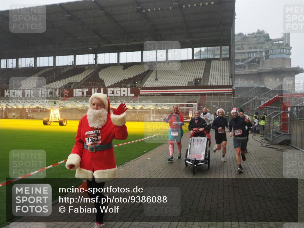 07.12.2025 - St. Pauli X-Mass-Run No. 15 Fabian Wolf http://msf.ph/oto/9386088 07.12.2025 10:15:01 Ziel 762, 1363, 1867, 1869, 1873, 2883, 2891, 3741, 4001, 4004 meine-sportfotos.de