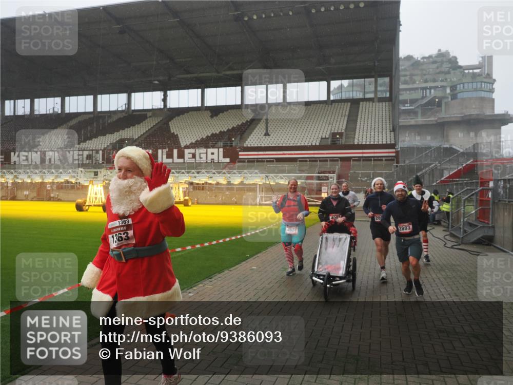 07.12.2025 - St. Pauli X-Mass-Run No. 15 Fabian Wolf http://msf.ph/oto/9386093 07.12.2025 10:15:01 Ziel 762, 1363, 1867, 1869, 1873, 2883, 2891, 3741, 4001, 4004 meine-sportfotos.de