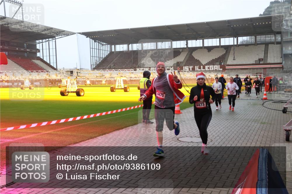 07.12.2025 - St. Pauli X-Mass-Run No. 15 Luisa Fischer http://msf.ph/oto/9386109 07.12.2025 10:19:23 Ziel 4475, 4473, 243, 264, 269, 721, 1034, 1607, 1671, 2152, 2631, 2925, 3455, 3520, 3724, 3862, 3975, 3976, 4330, 4331, 4436, 4437, 4438, 4473, 4475, 4498, 4521, 4522, 4524, 4547 meine-sportfotos.de